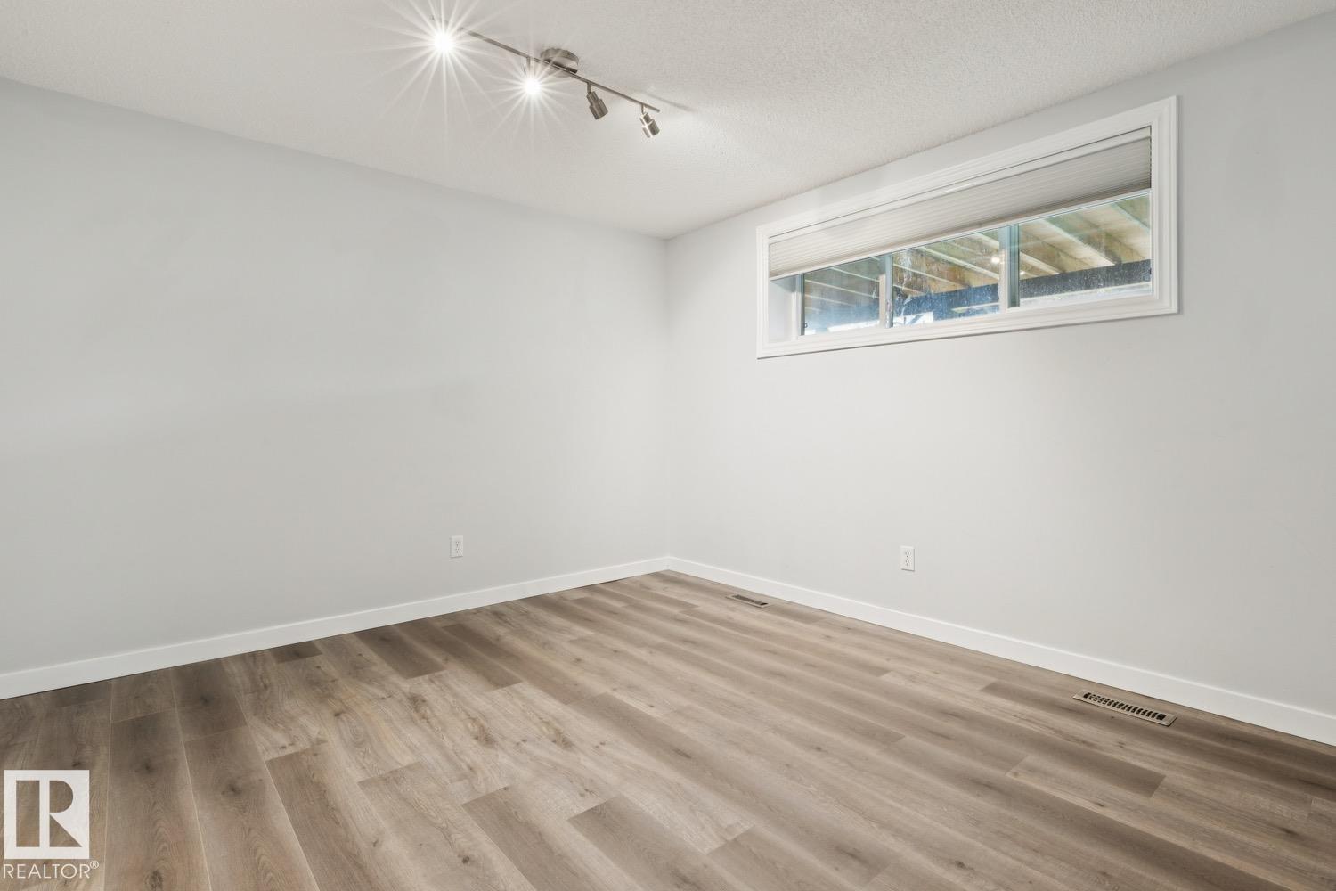9312 151 Av Nw Property Photo 34