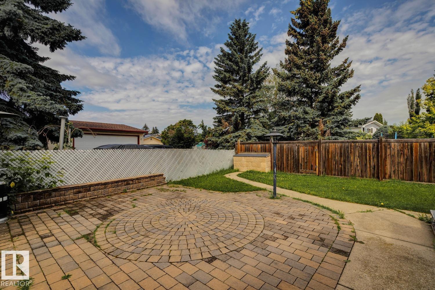 9312 151 Av Nw Property Photo 40
