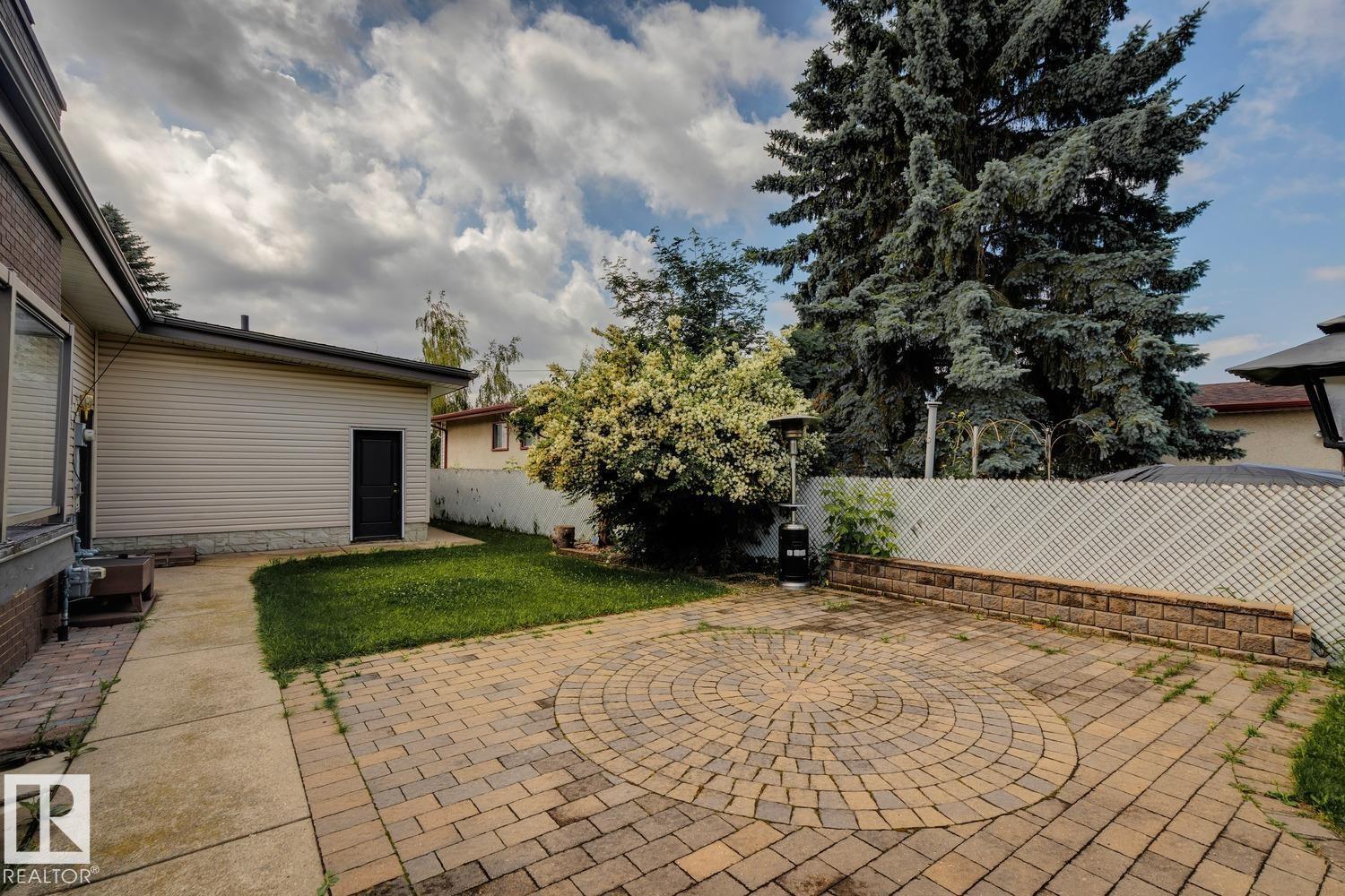 9312 151 Av Nw Property Photo 45