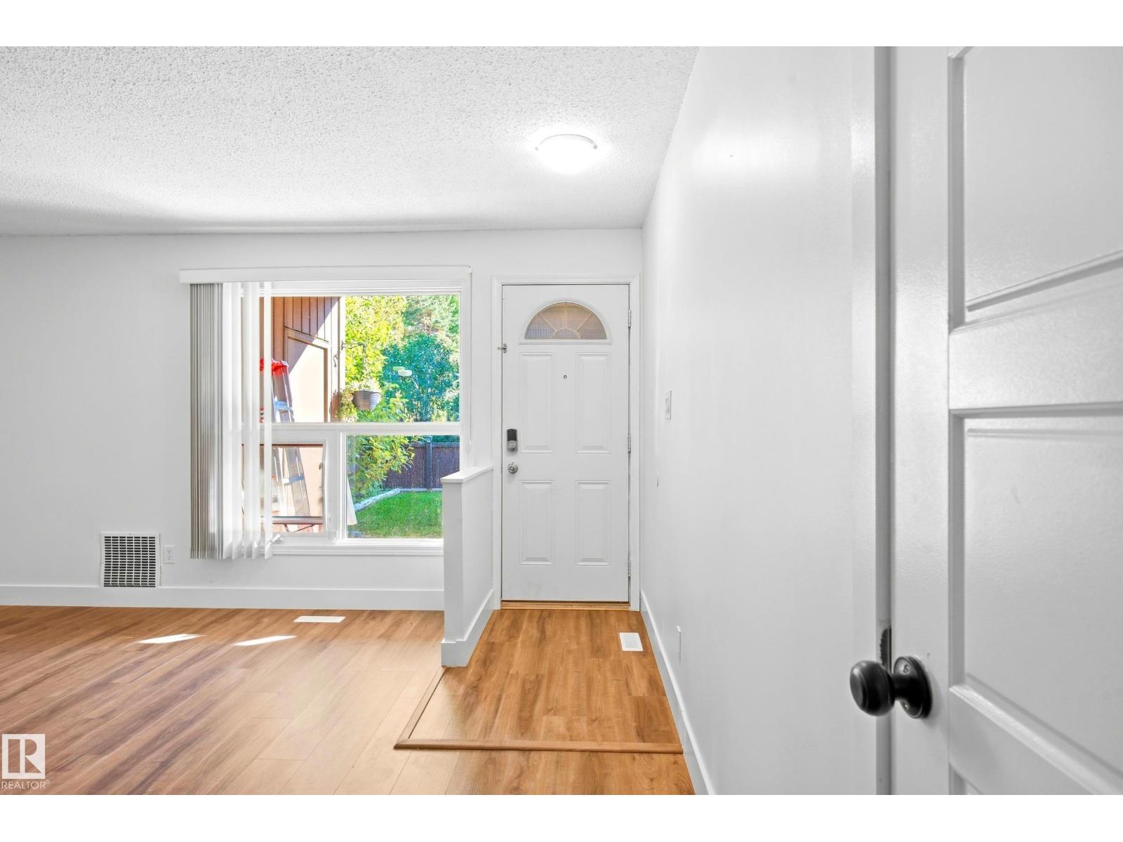 258 Surrey Gardens Nw Property Photo 4