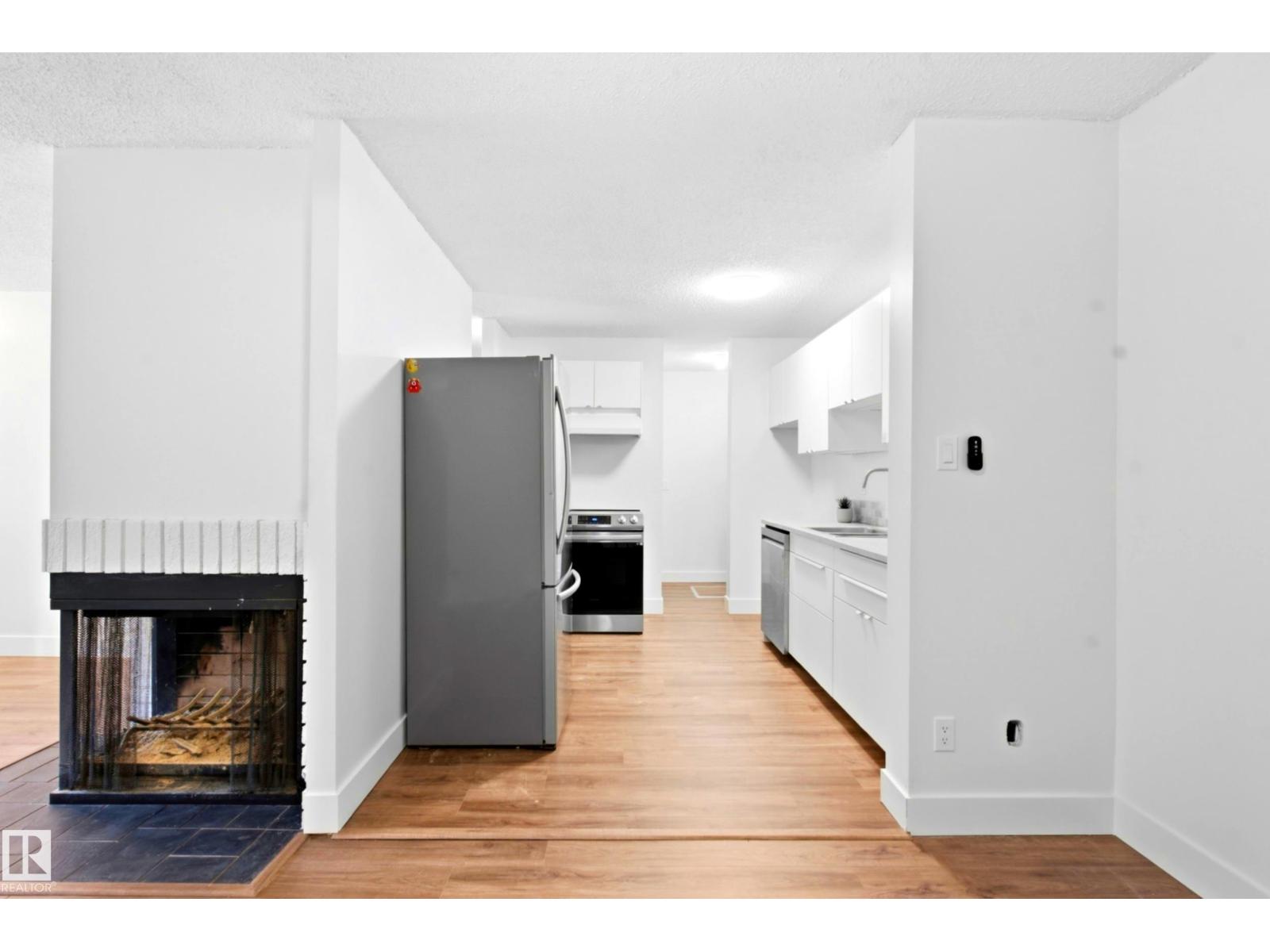 258 Surrey Gardens Nw Property Photo 6
