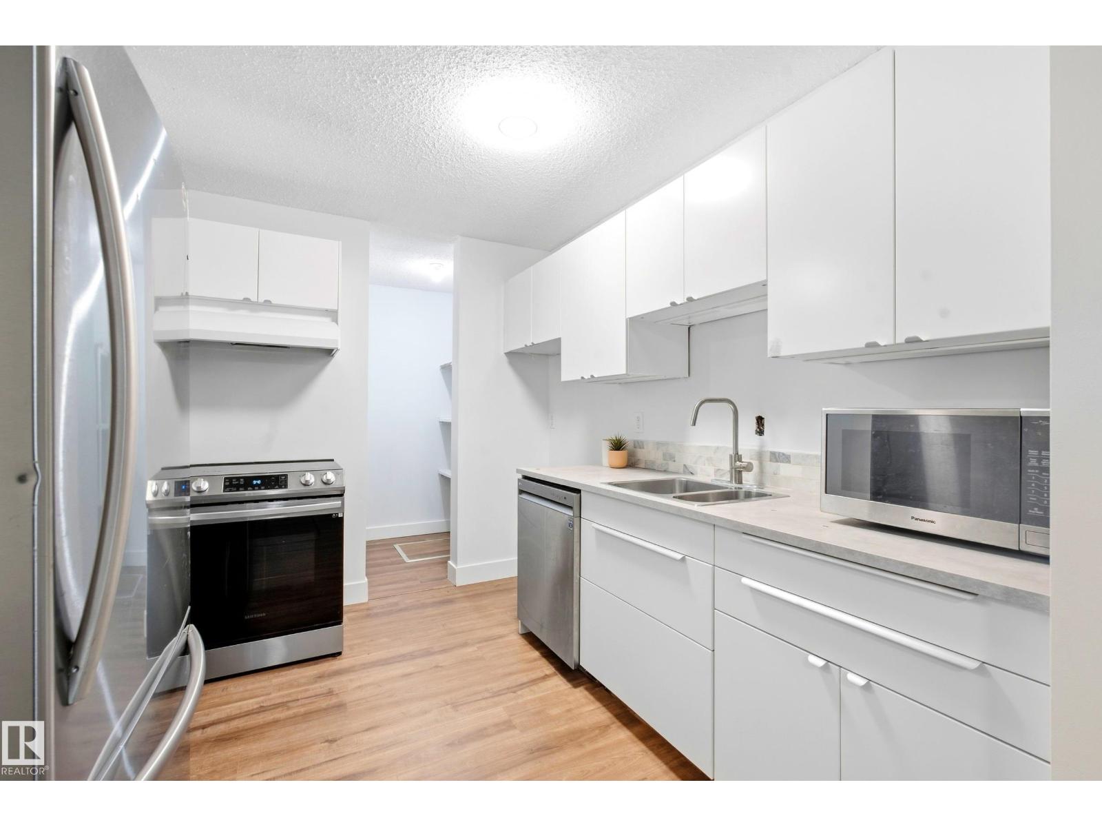 258 Surrey Gardens Nw Property Photo 7