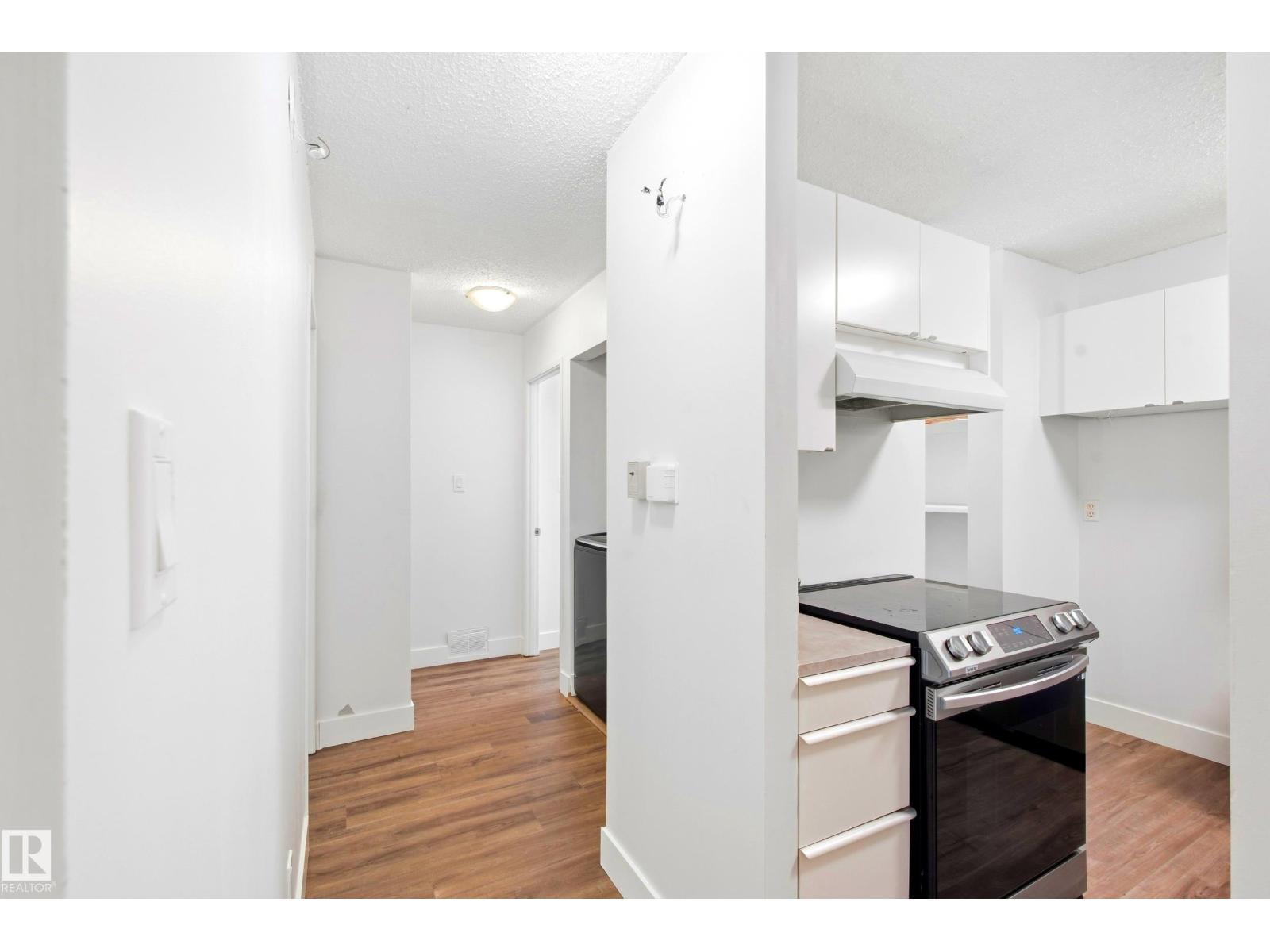 258 Surrey Gardens Nw Property Photo 9