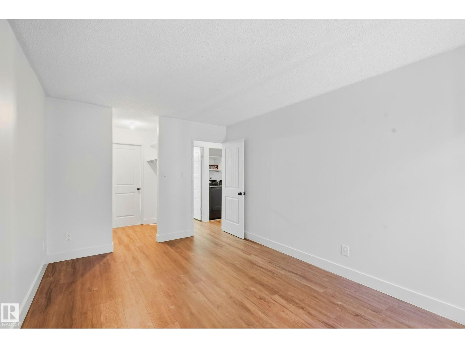 258 Surrey Gardens Nw Property Photo 14
