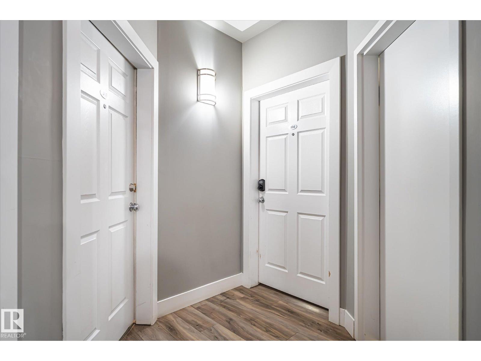 #403 10046 110 St Nw Property Photo 6