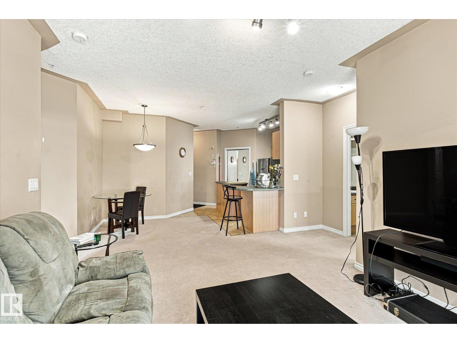 #403 10046 110 St Nw Property Photo 7