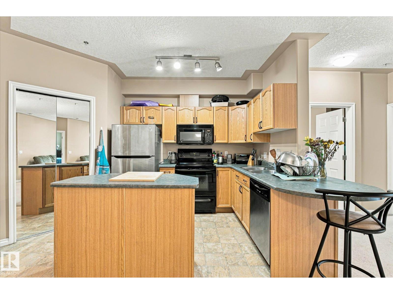 #403 10046 110 St Nw Property Photo 11