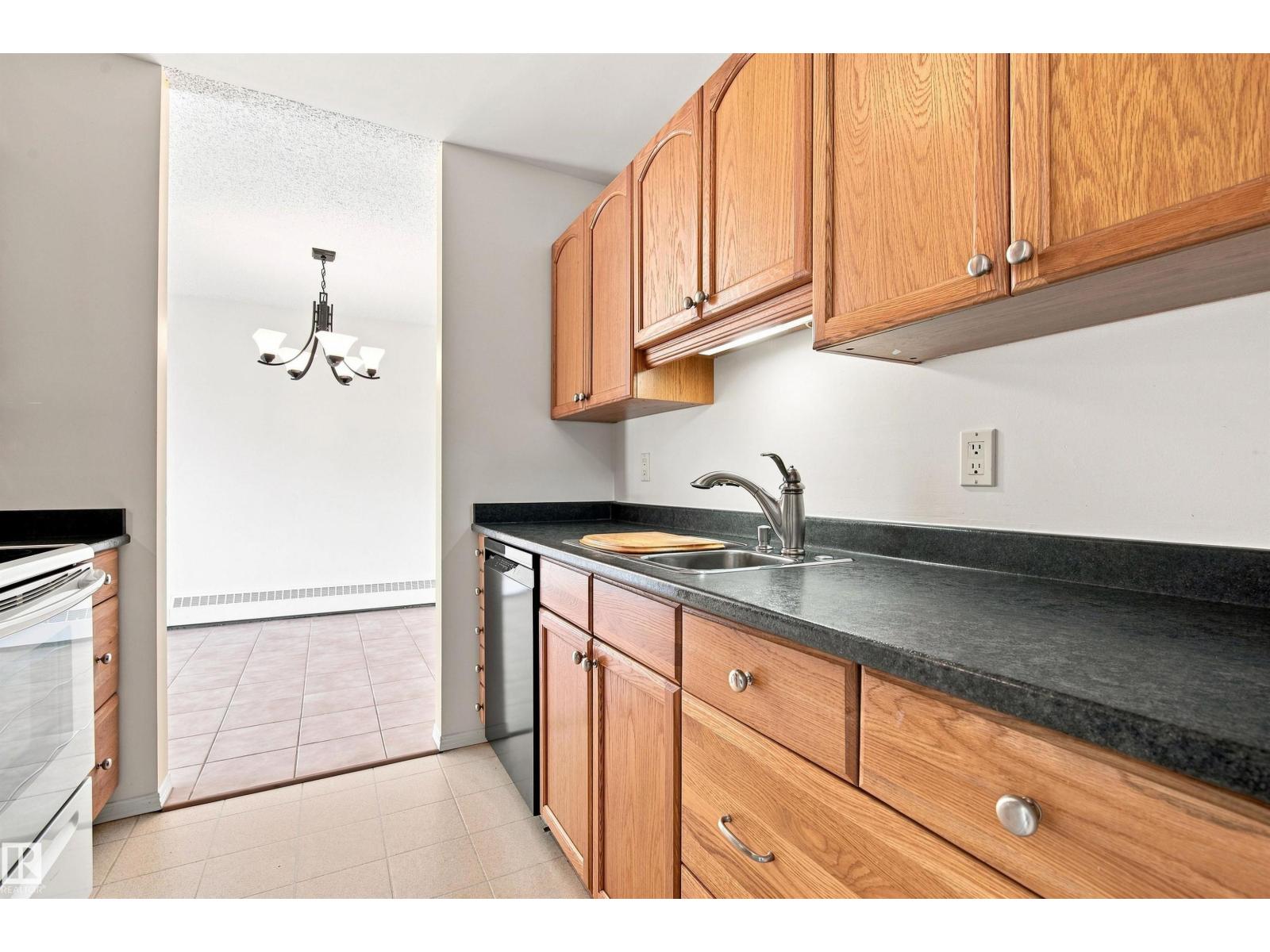 #115 10511 19 Av Nw Property Photo 4