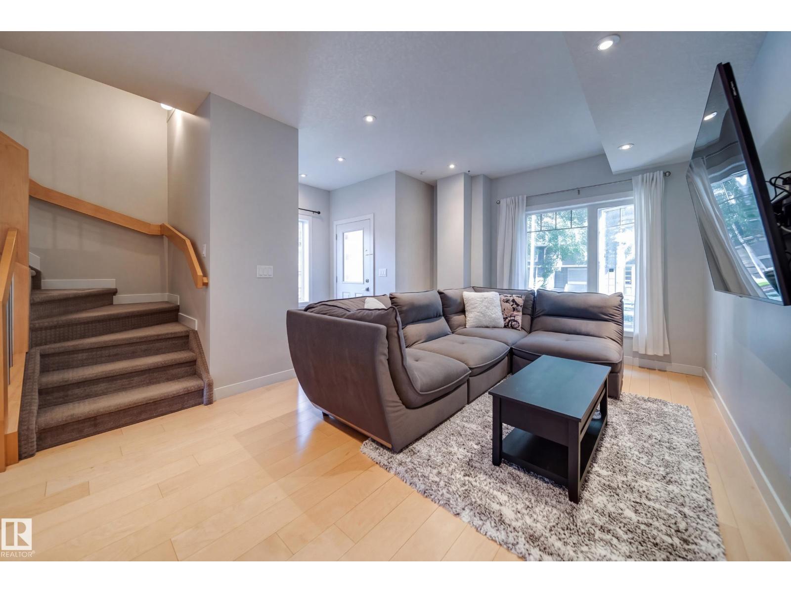 10328 83 St Nw Property Photo 10