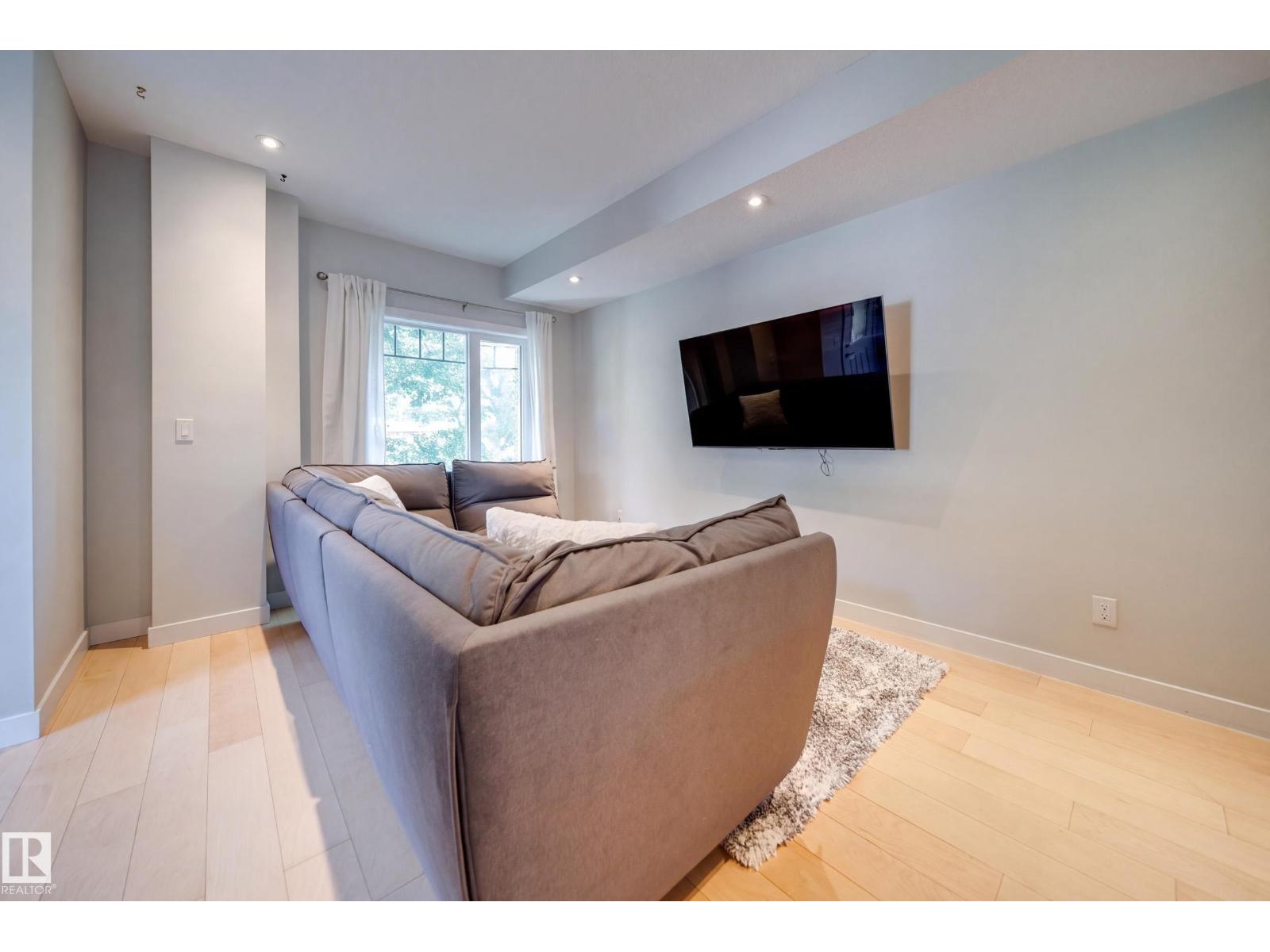 10328 83 St Nw Property Photo 11