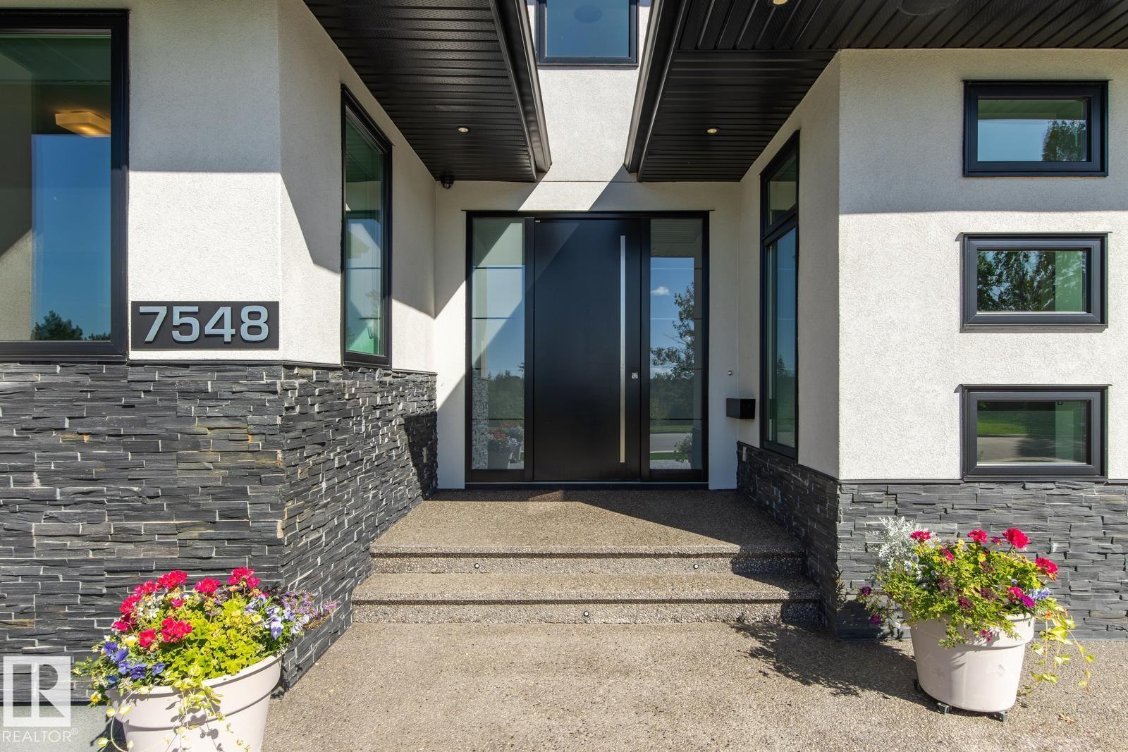 7548 110 Av Nw Property Photo 4
