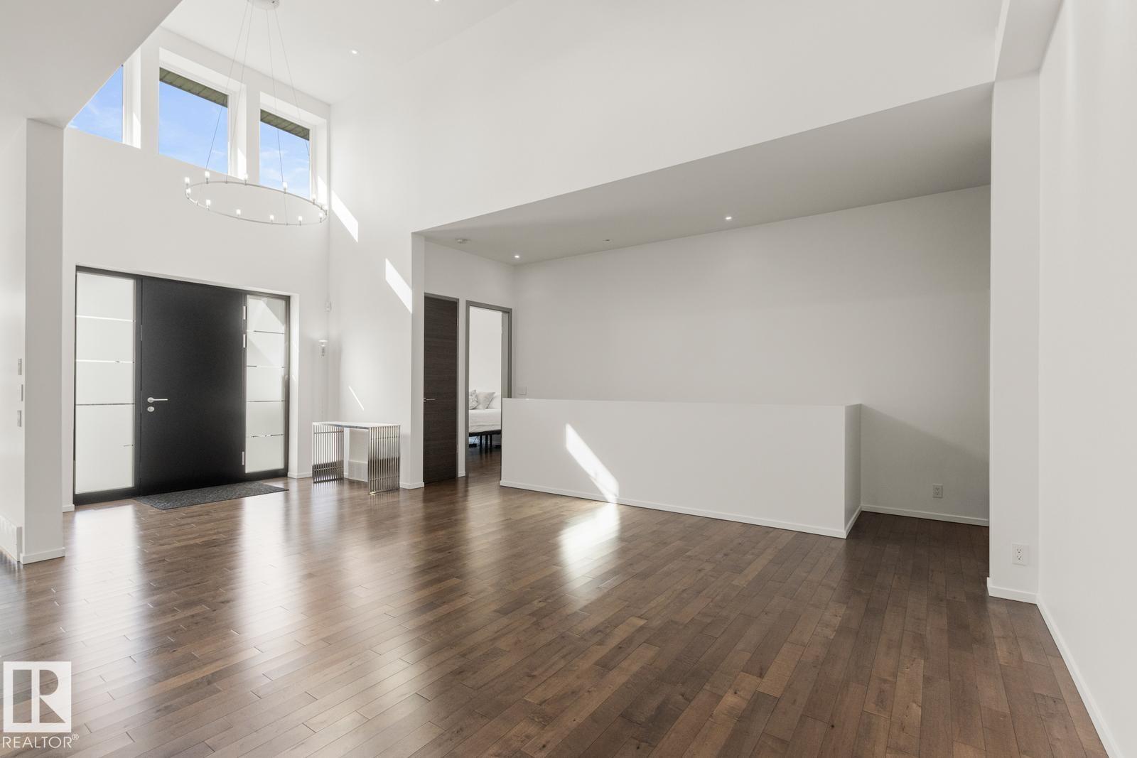 7548 110 Av Nw Property Photo 9