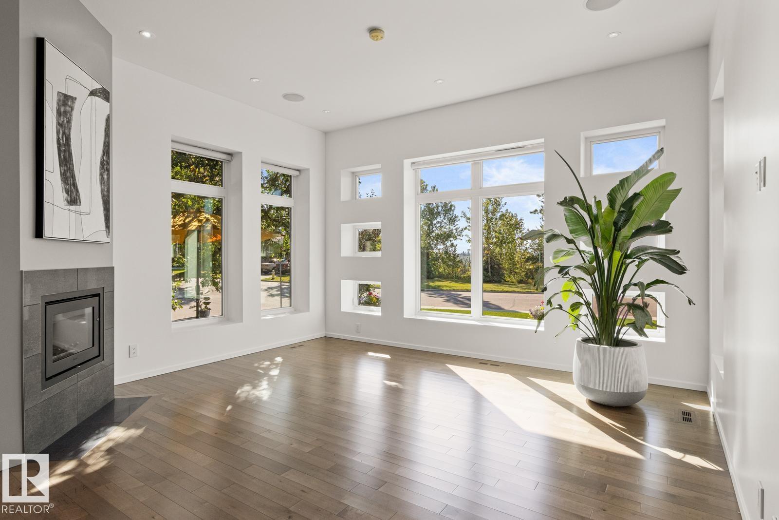 7548 110 Av Nw Property Photo 12
