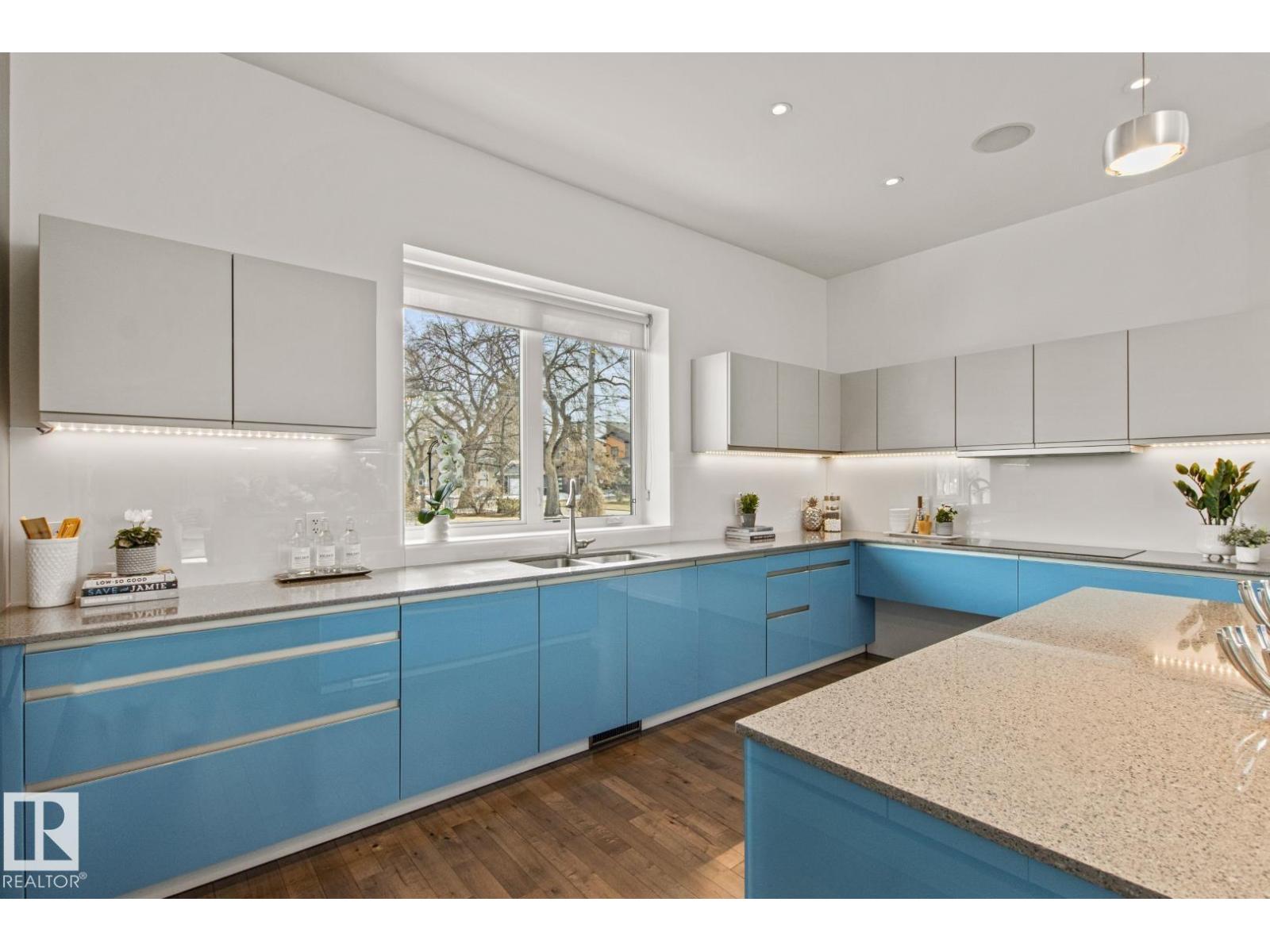 7548 110 Av Nw Property Photo 19