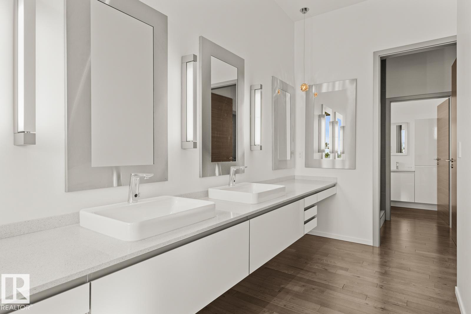 7548 110 Av Nw Property Photo 32