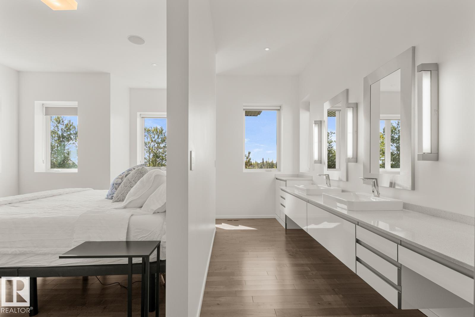 7548 110 Av Nw Property Photo 34
