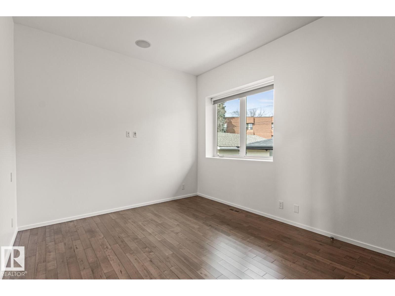 7548 110 Av Nw Property Photo 43