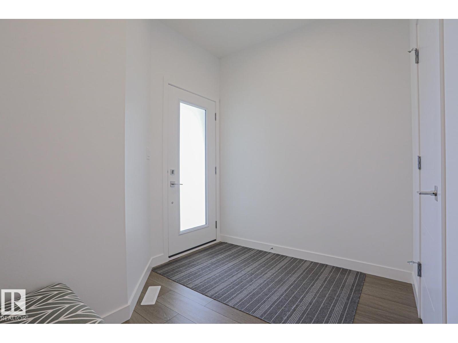 102 Royal St Property Photo 3