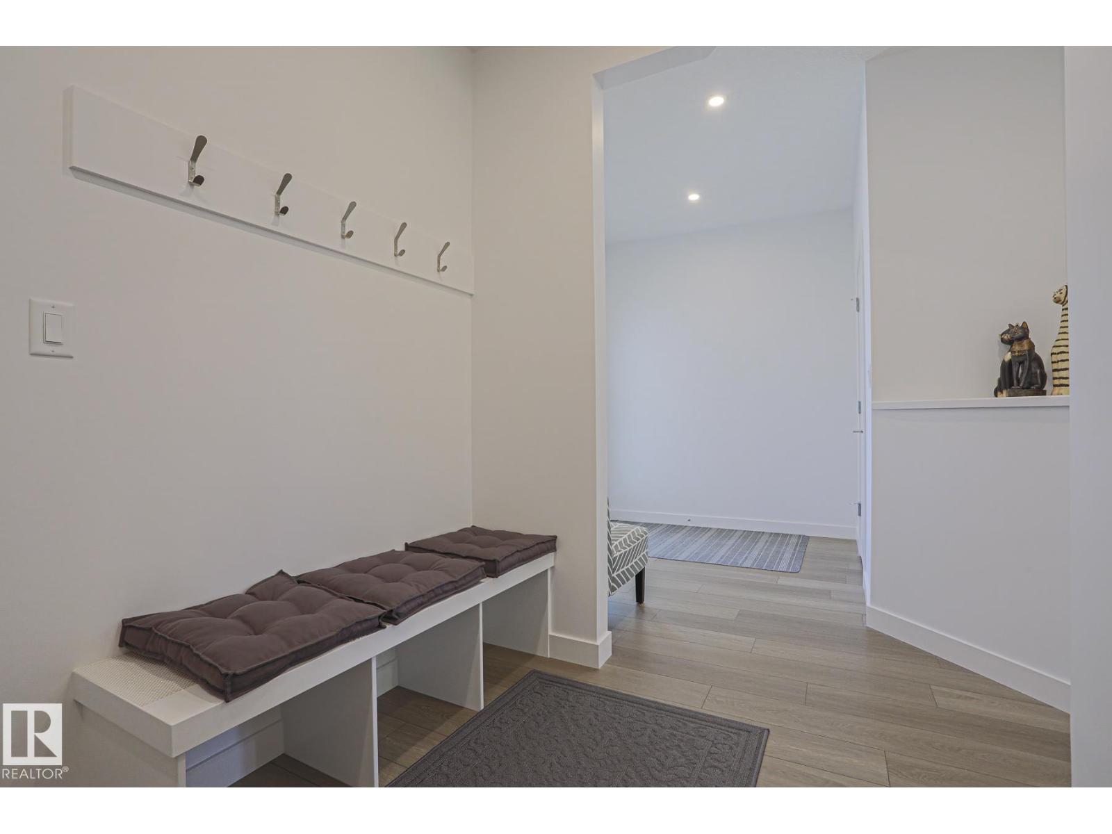 102 Royal St Property Photo 5