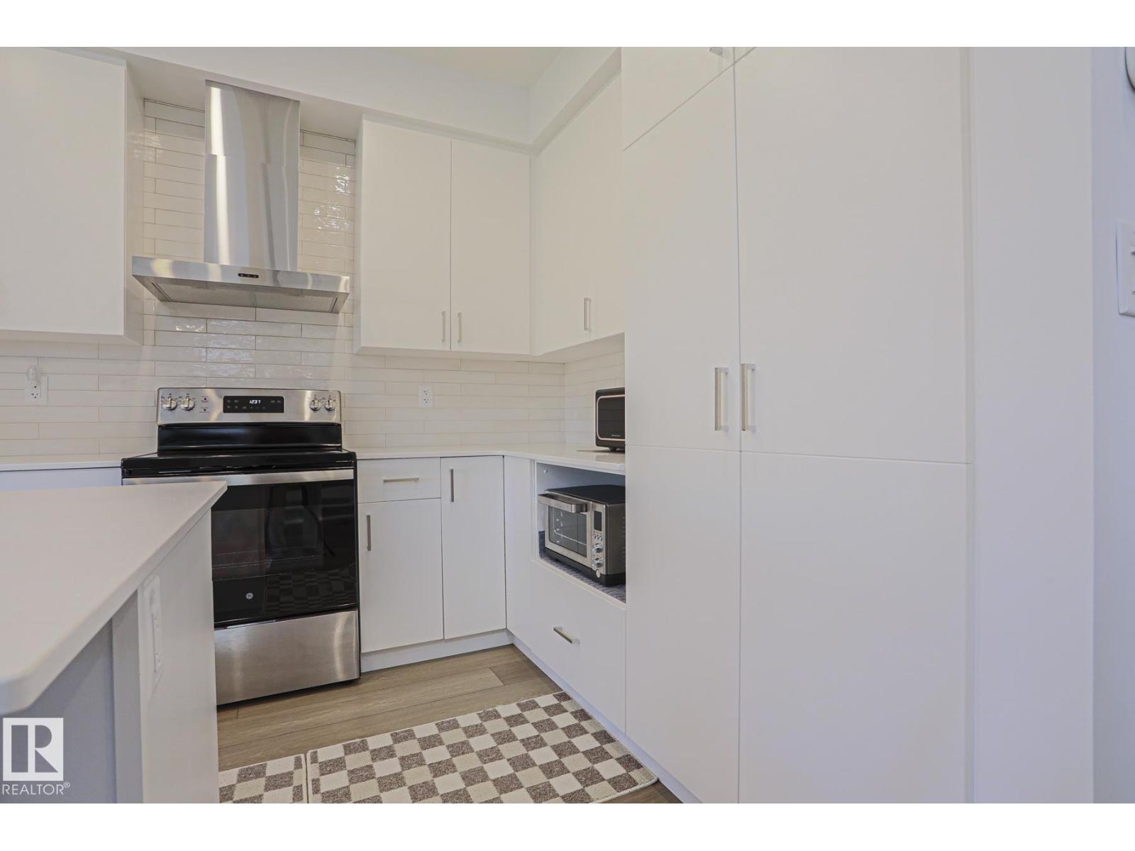 102 Royal St Property Photo 7