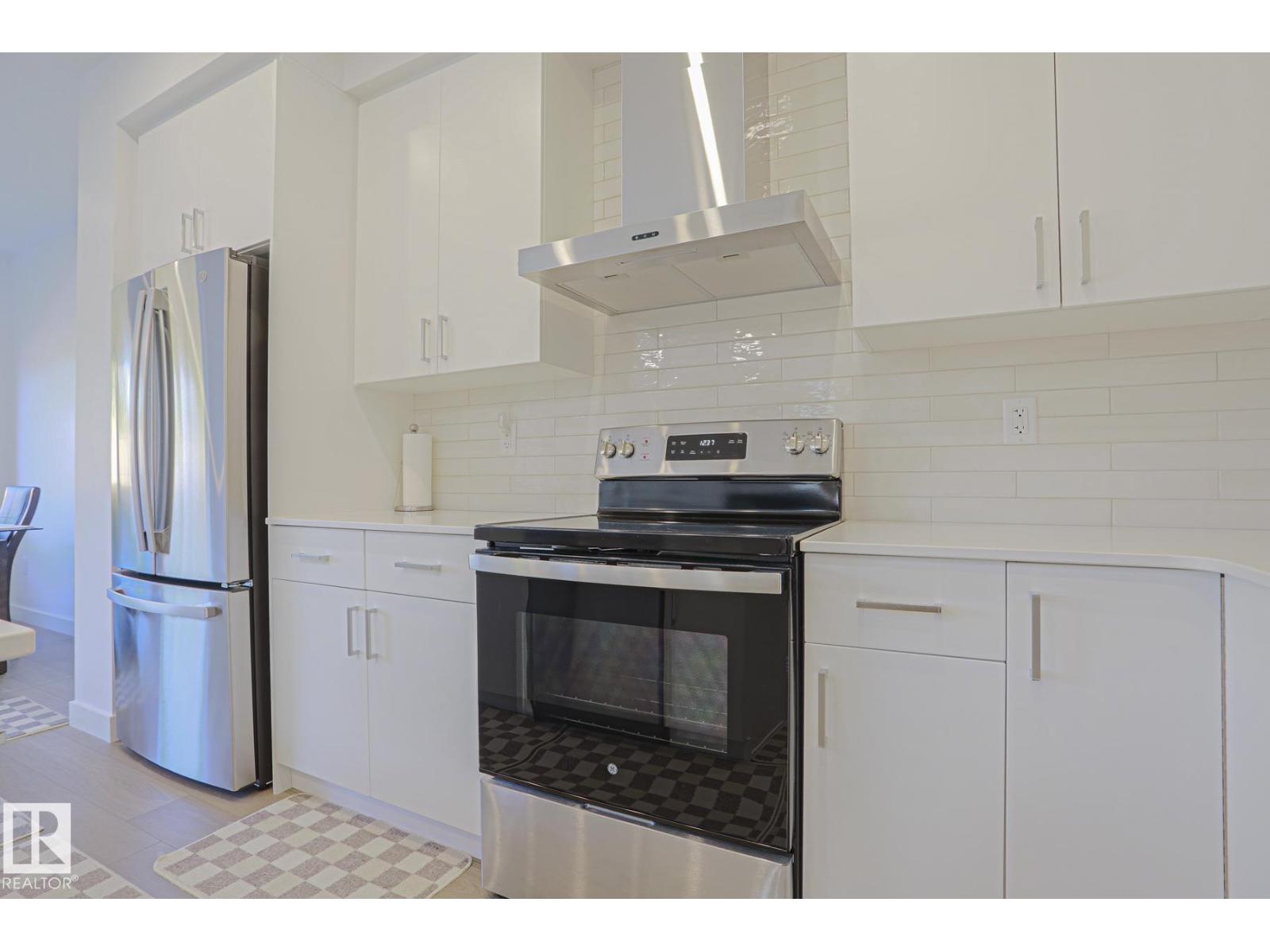 102 Royal St Property Photo 8