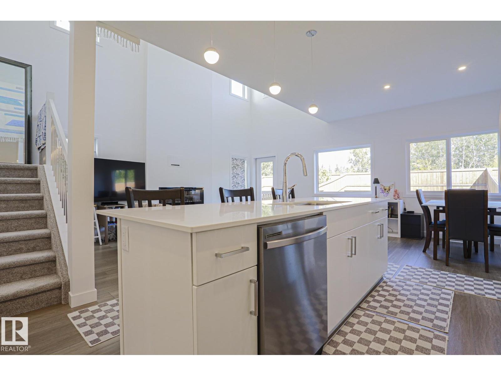 102 Royal St Property Photo 11