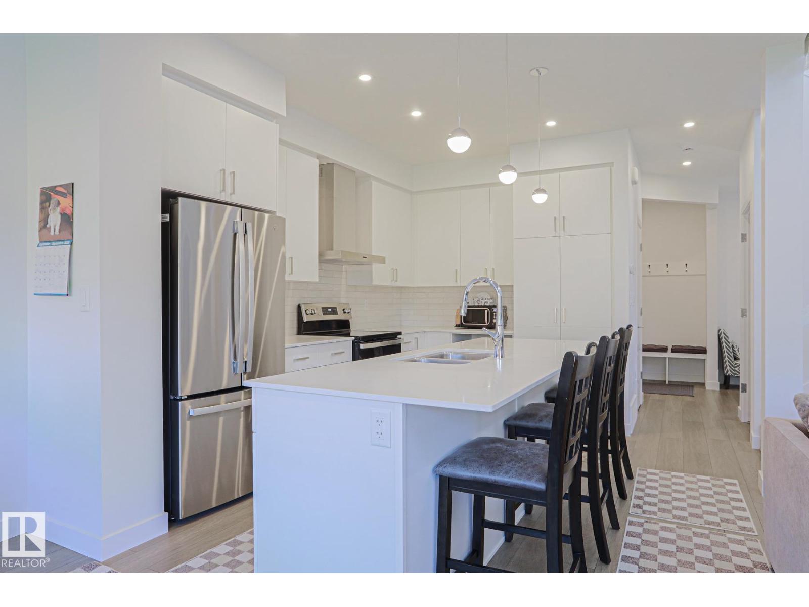 102 Royal St Property Photo 12