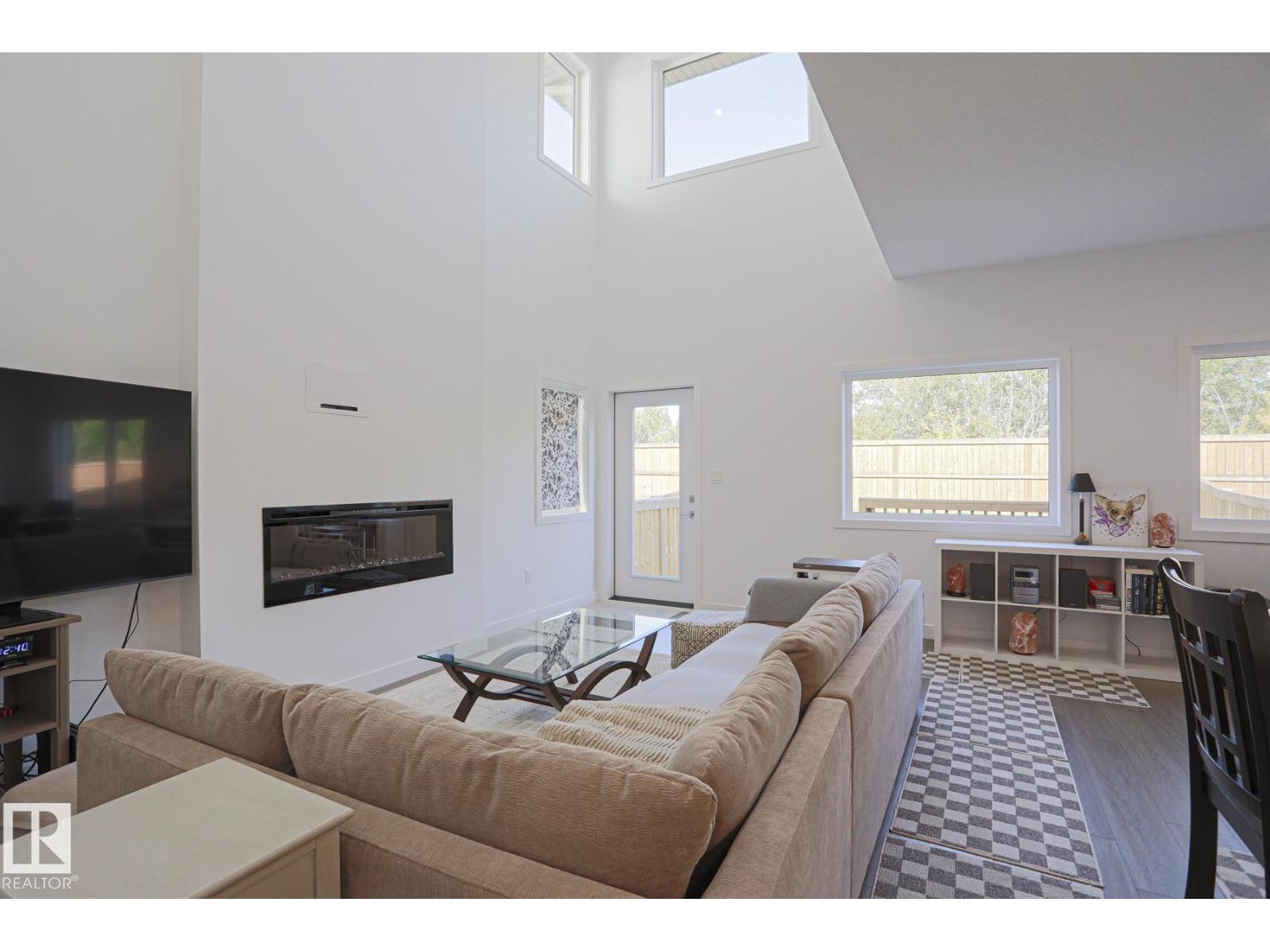 102 Royal St Property Photo 18