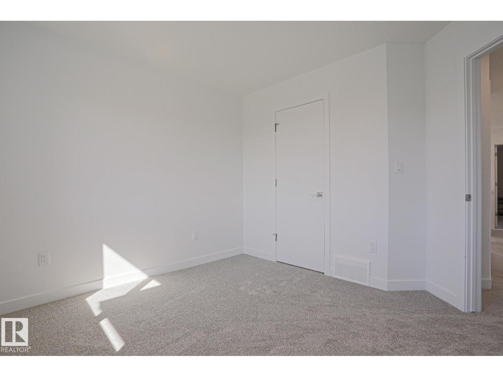 102 Royal St Property Photo 36