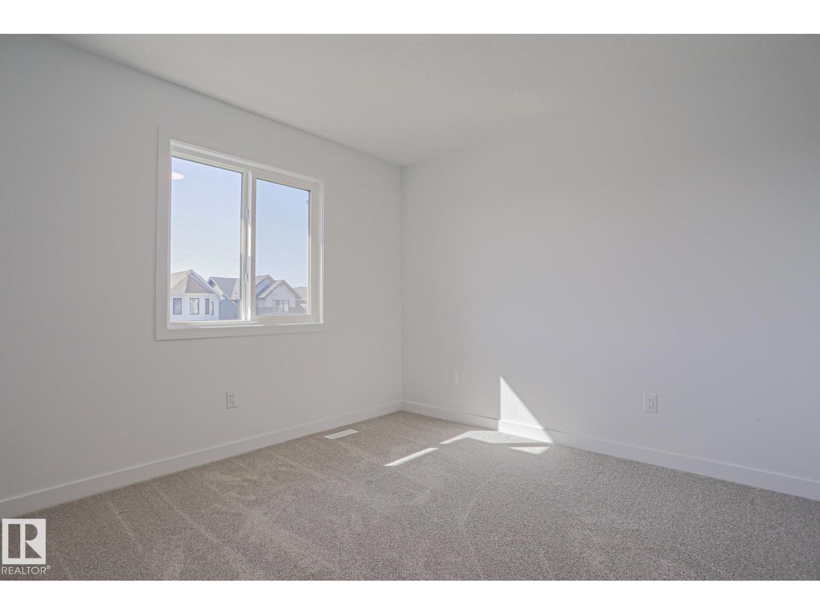 102 Royal St Property Photo 37