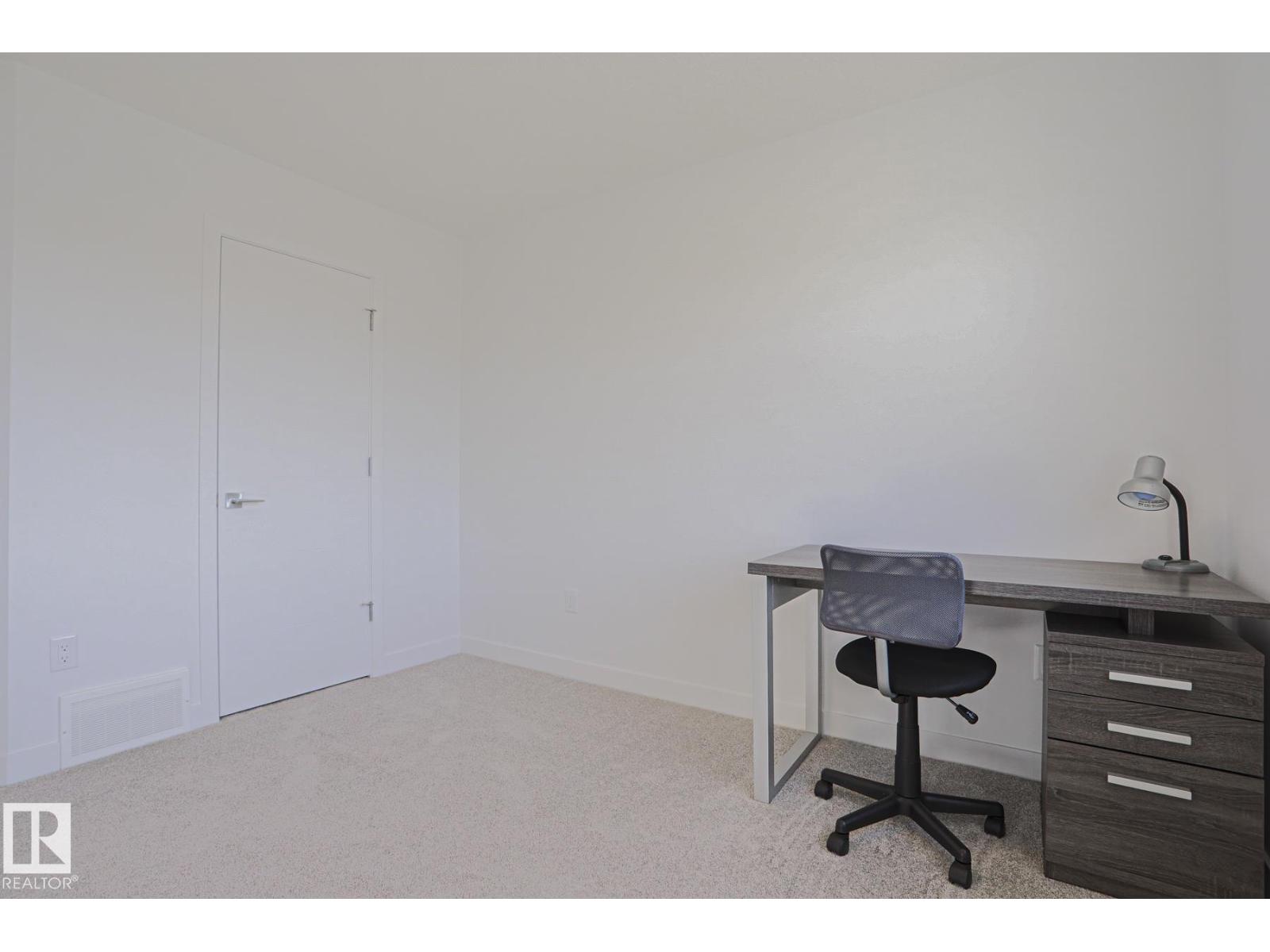 102 Royal St Property Photo 39