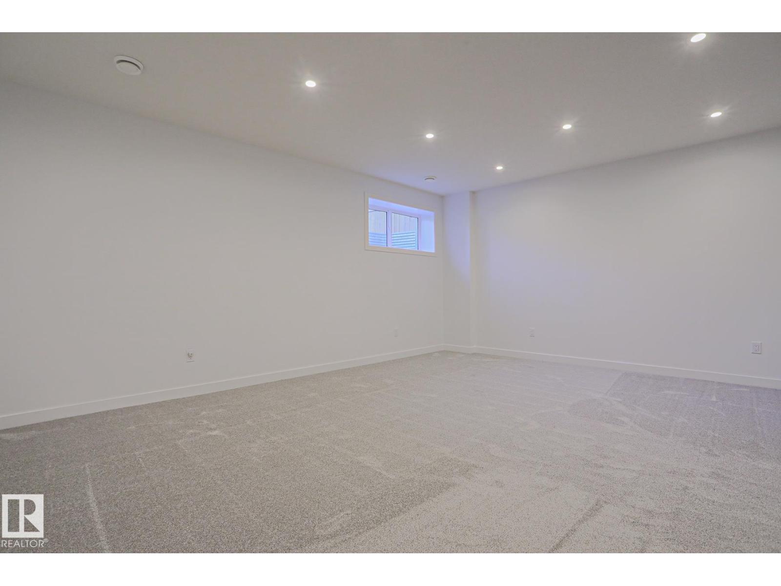 102 Royal St Property Photo 42