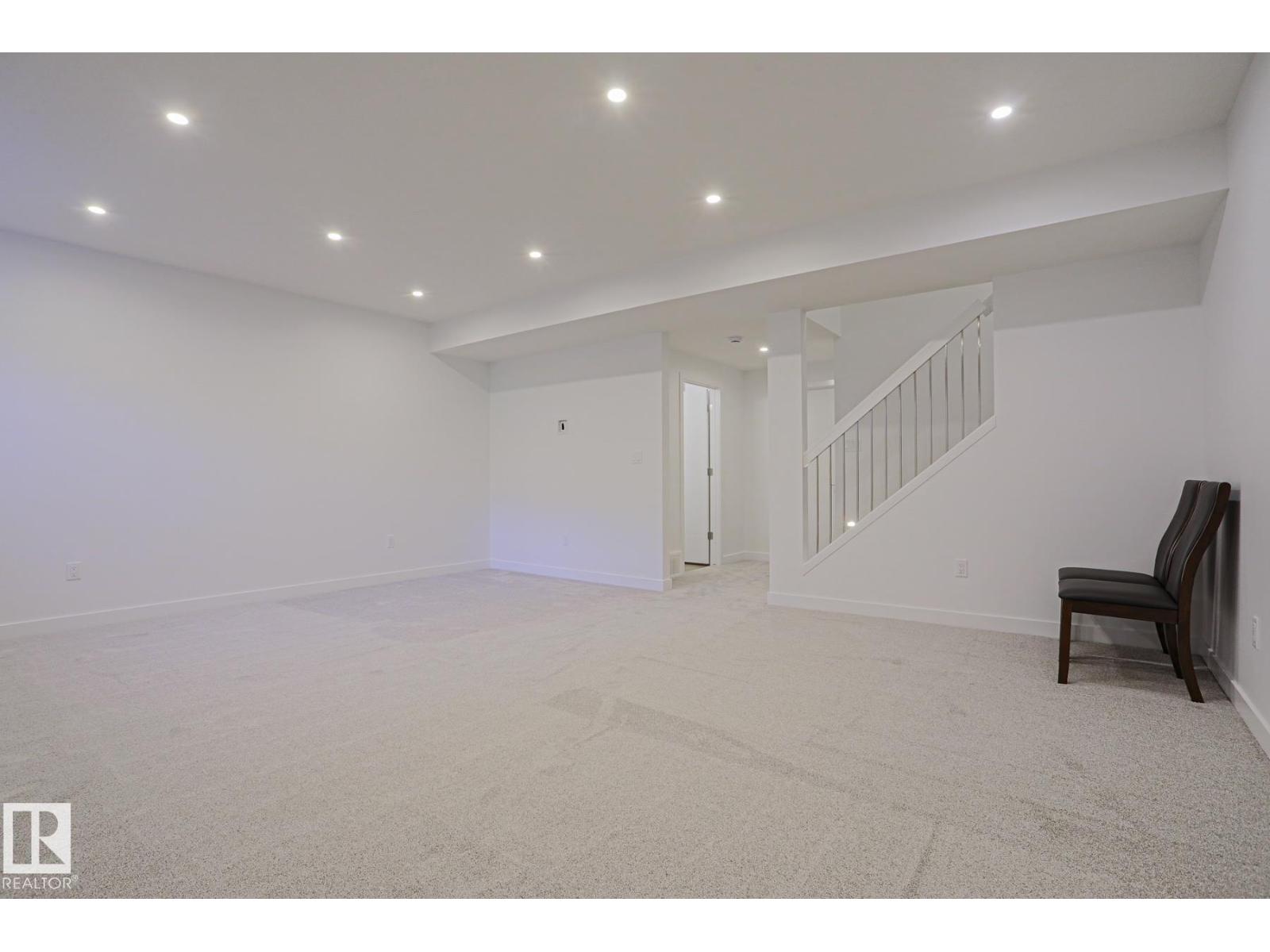 102 Royal St Property Photo 44