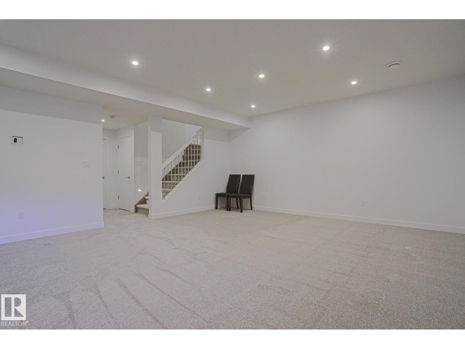 102 Royal St Property Photo 45