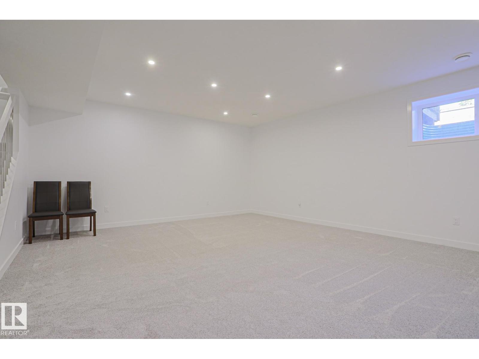 102 Royal St Property Photo 46