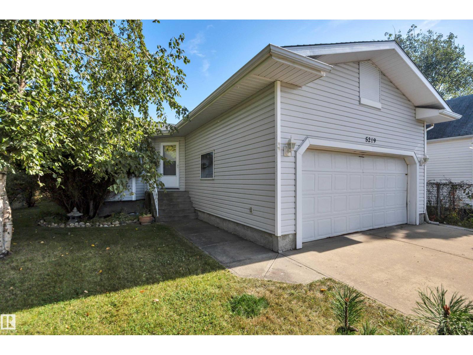 5219 49 St Property Photo 4