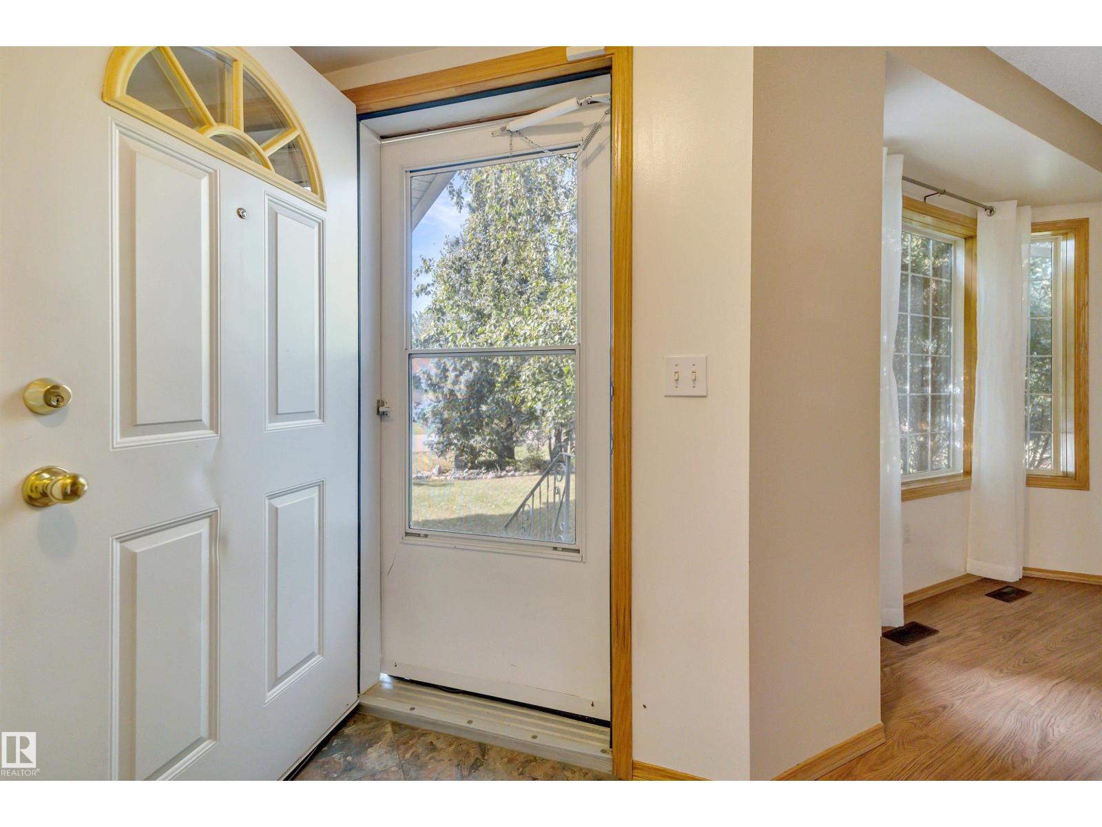 5219 49 St Property Photo 6