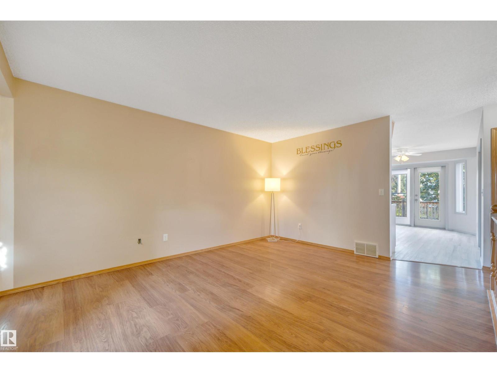 5219 49 St Property Photo 7