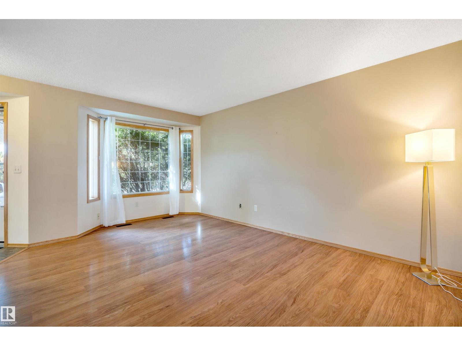 5219 49 St Property Photo 10