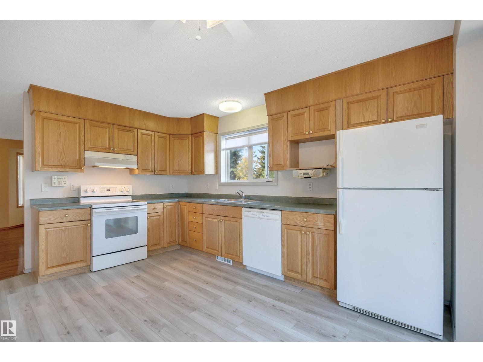 5219 49 St Property Photo 13
