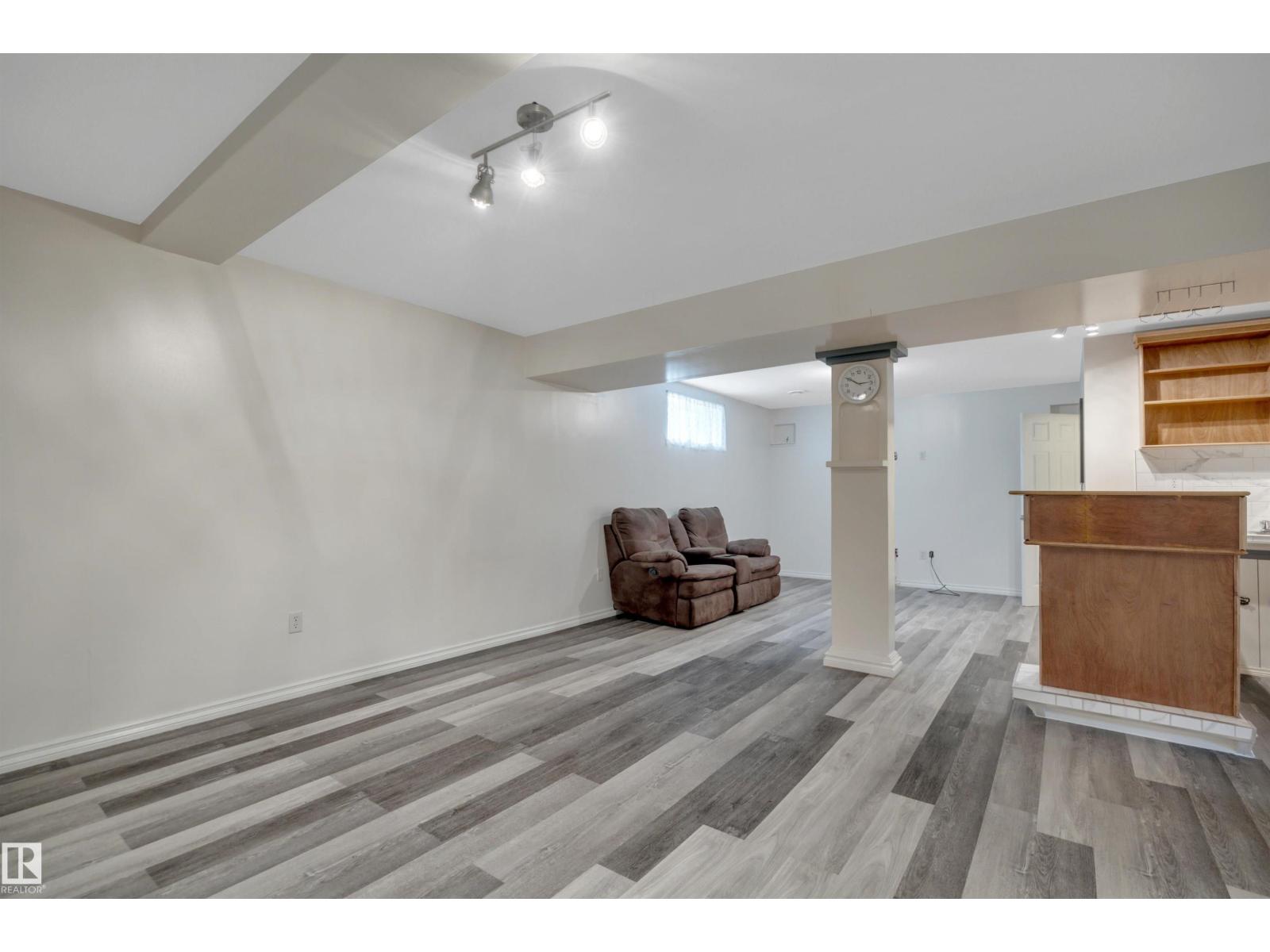 5219 49 St Property Photo 38