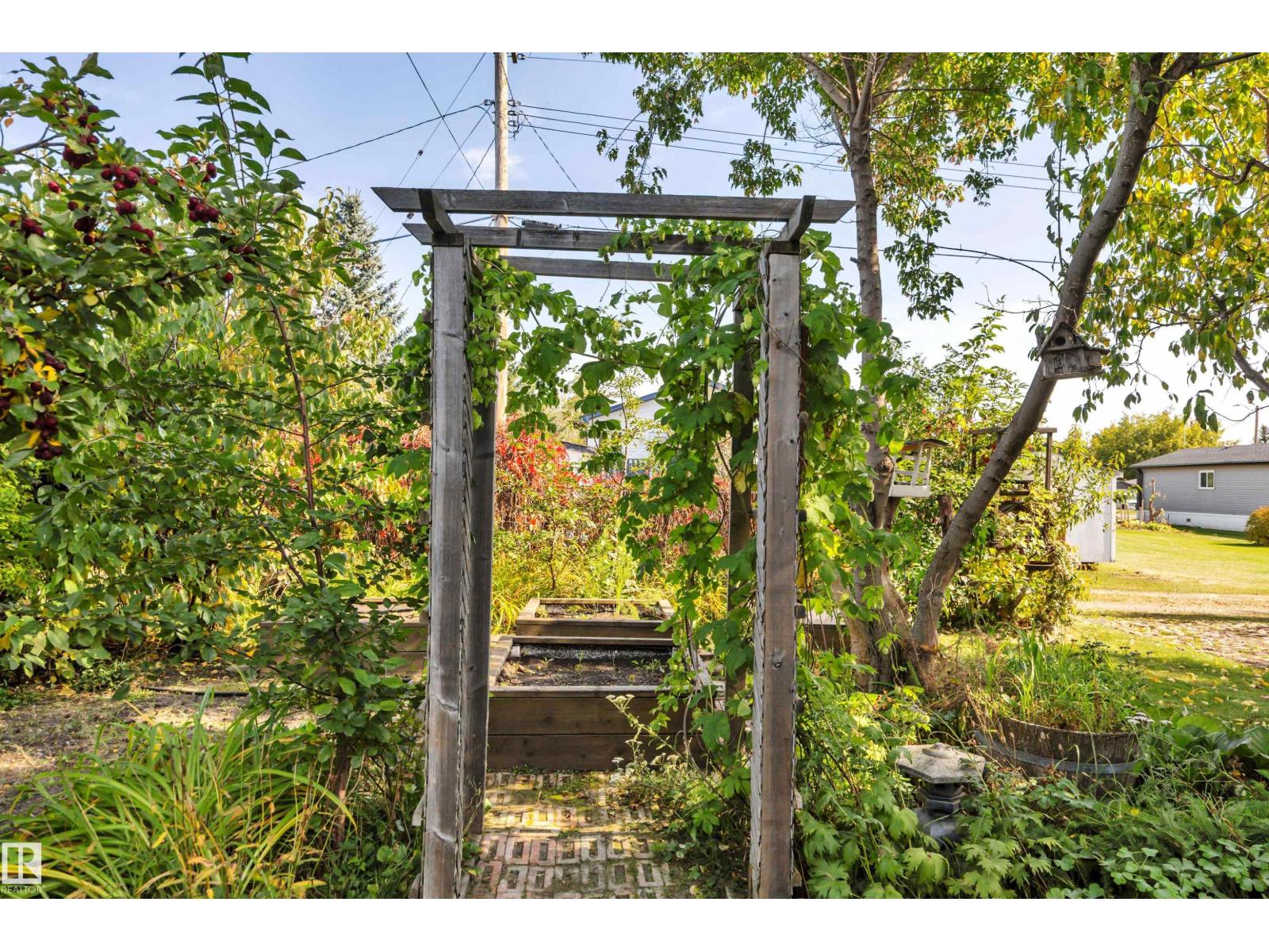 5219 49 St Property Photo 55