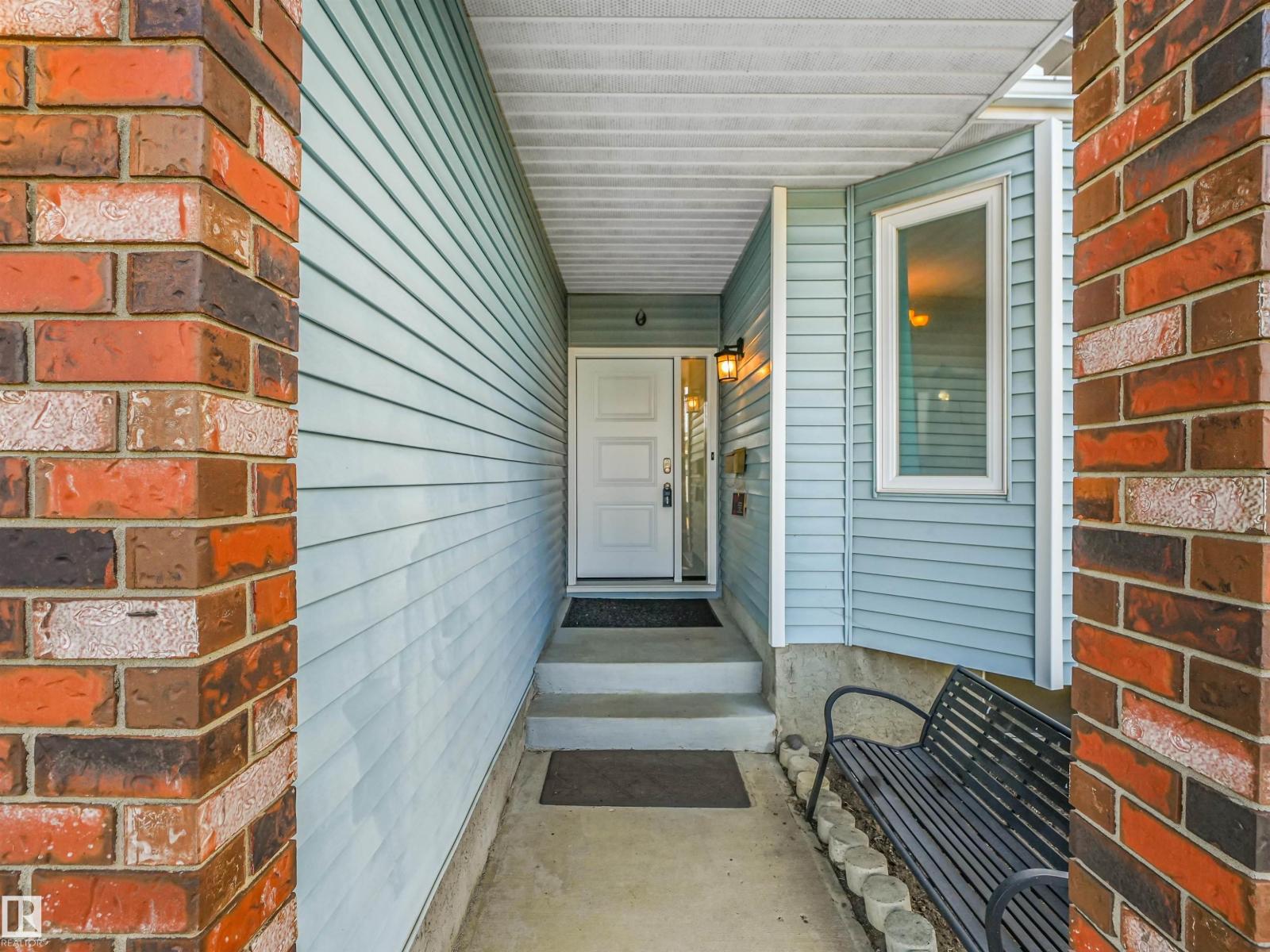 3467 39 St Nw Property Photo 4