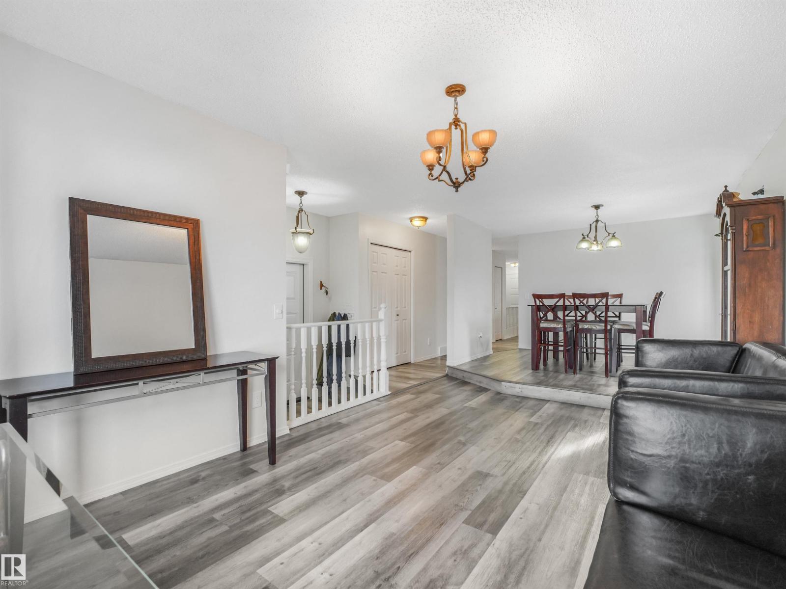 3467 39 St Nw Property Photo 7