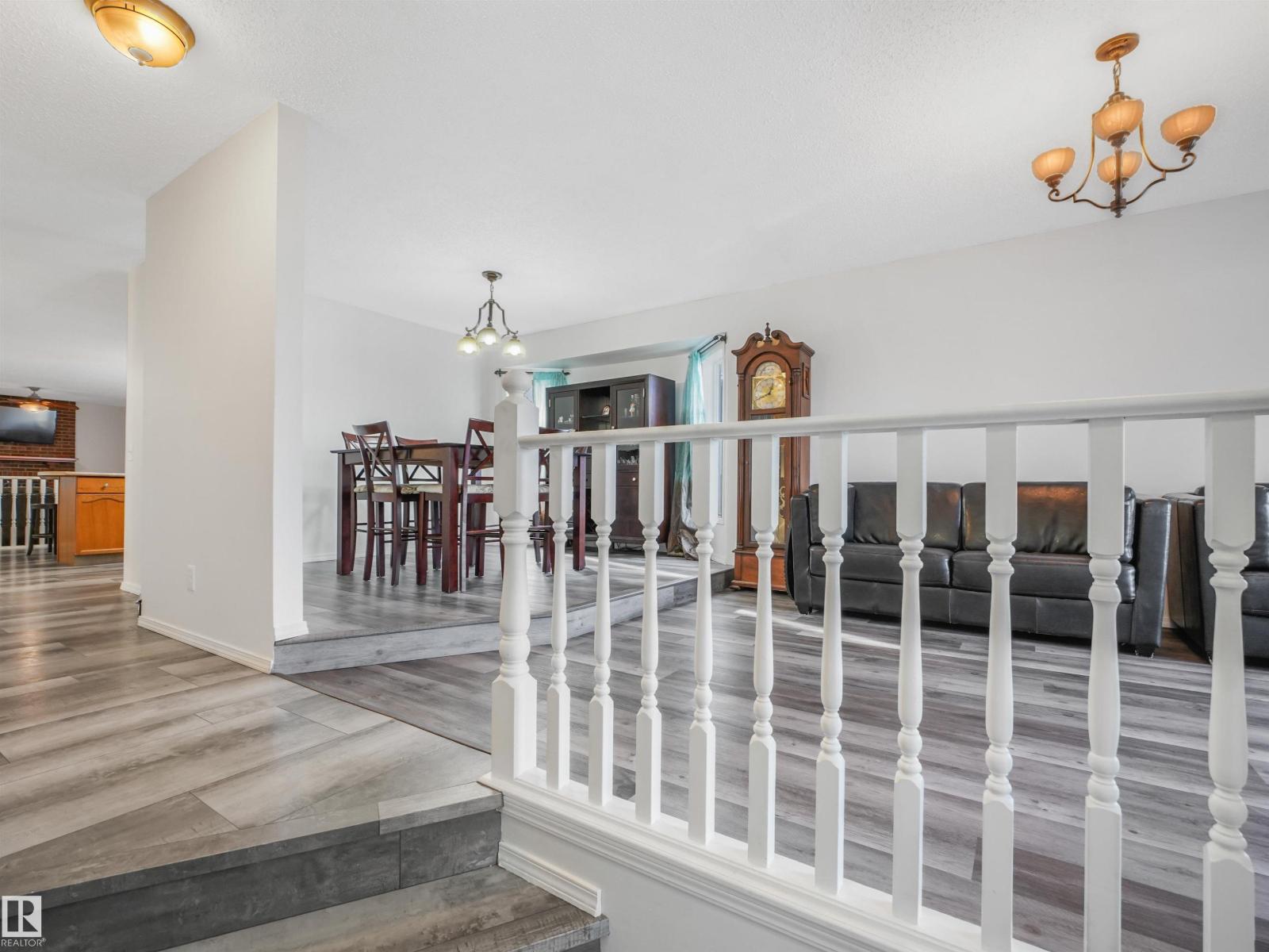 3467 39 St Nw Property Photo 8