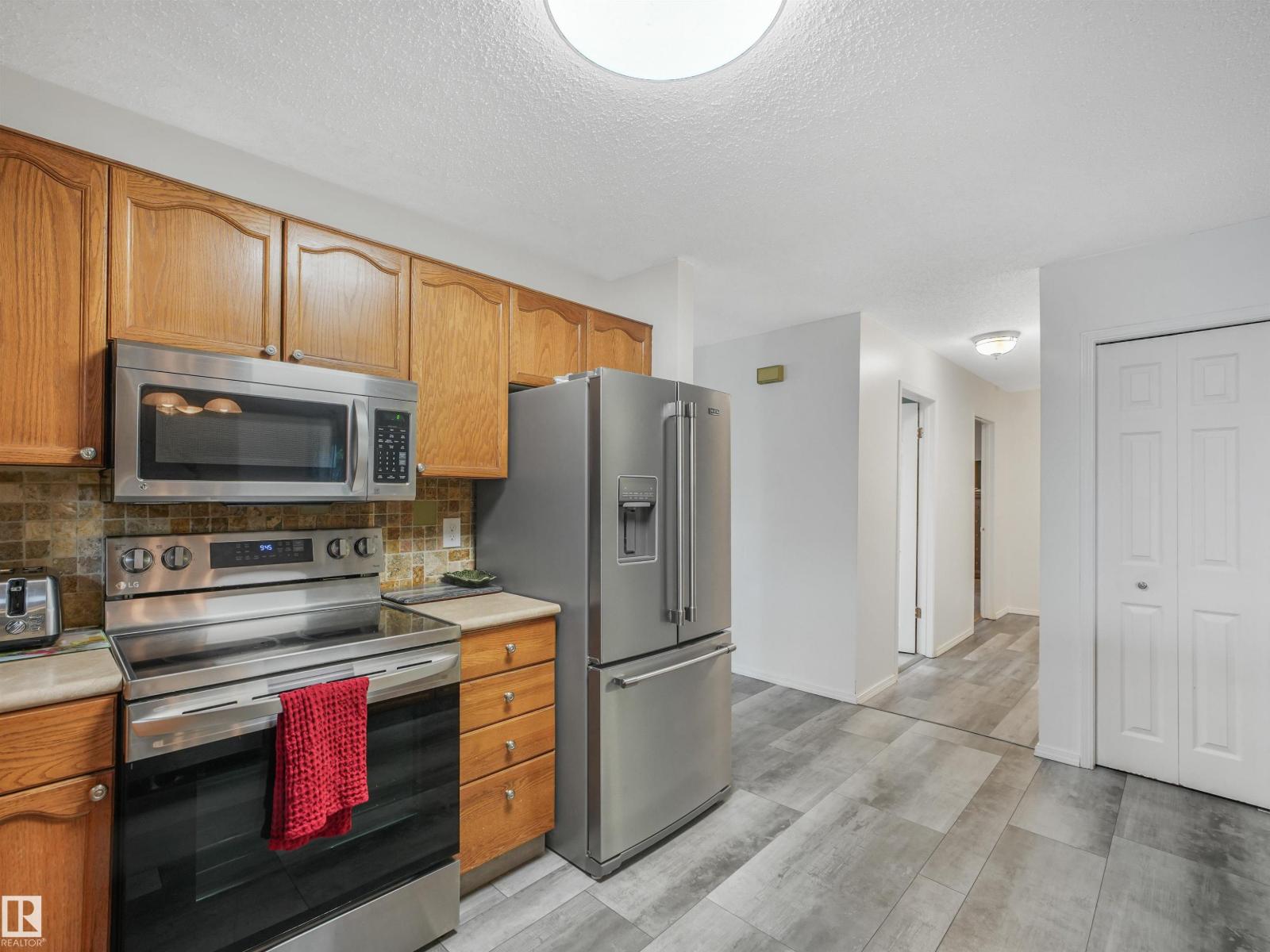3467 39 St Nw Property Photo 12