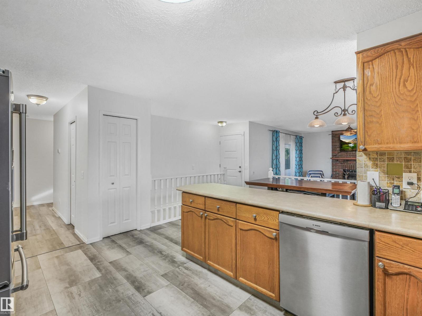 3467 39 St Nw Property Photo 13