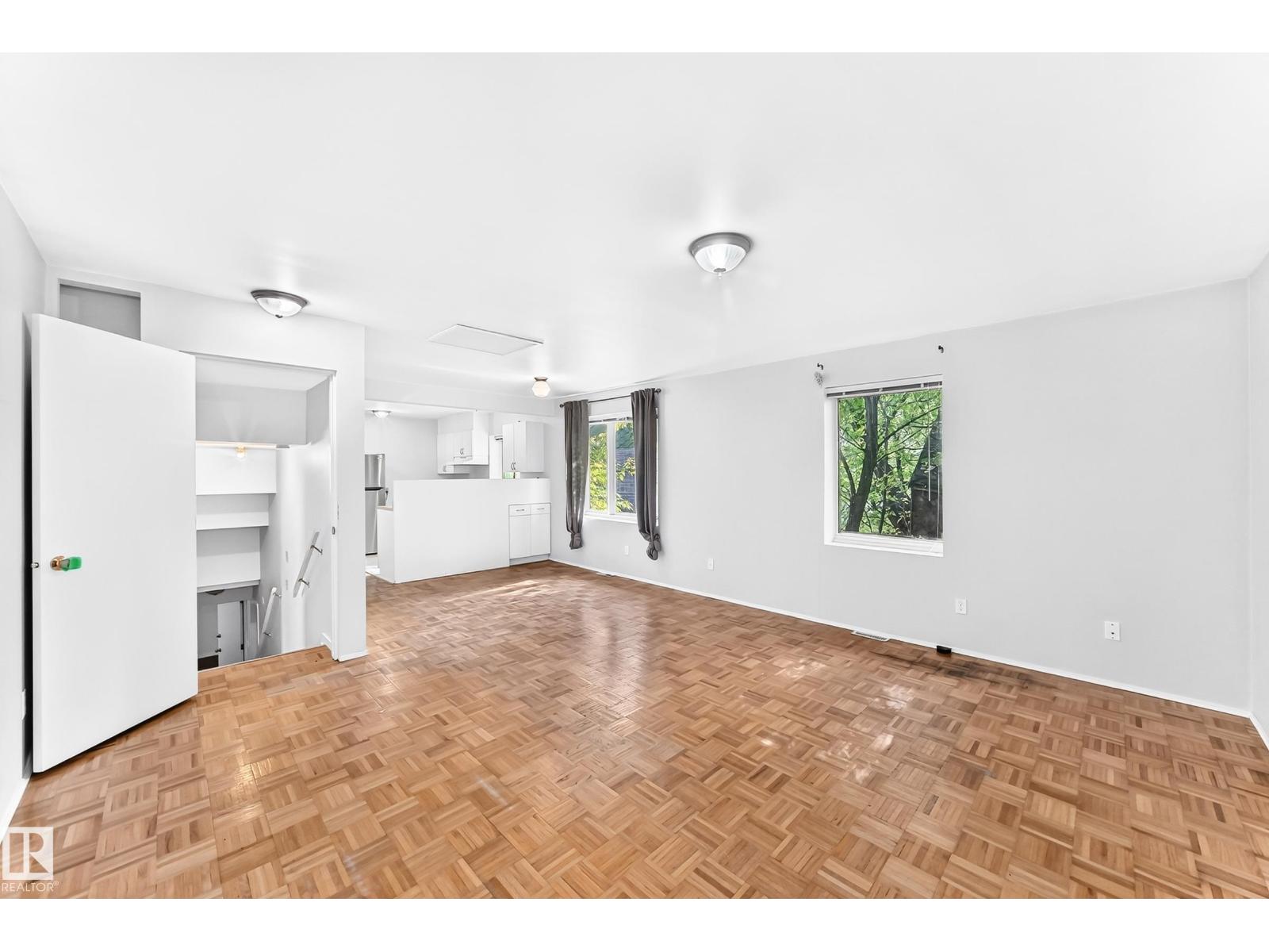 9536 155 St Nw Property Photo 6