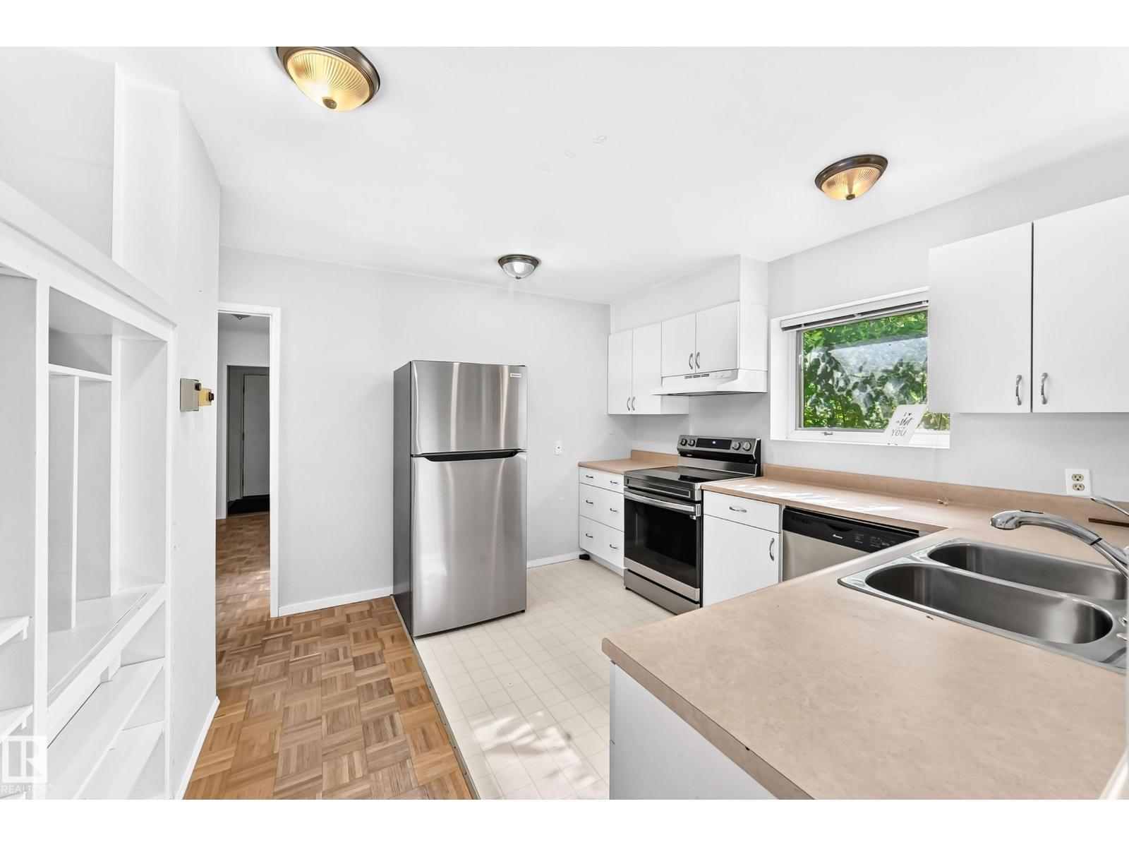 9536 155 St Nw Property Photo 7