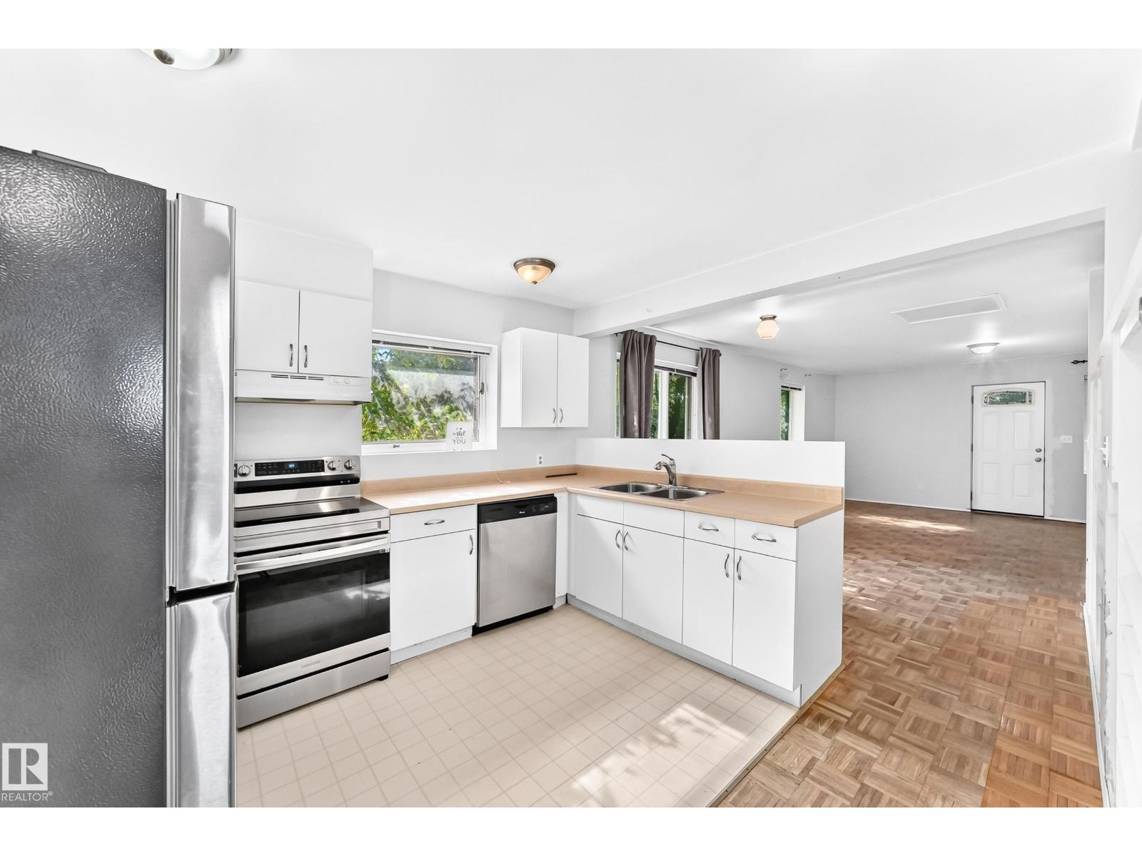 9536 155 St Nw Property Photo 8